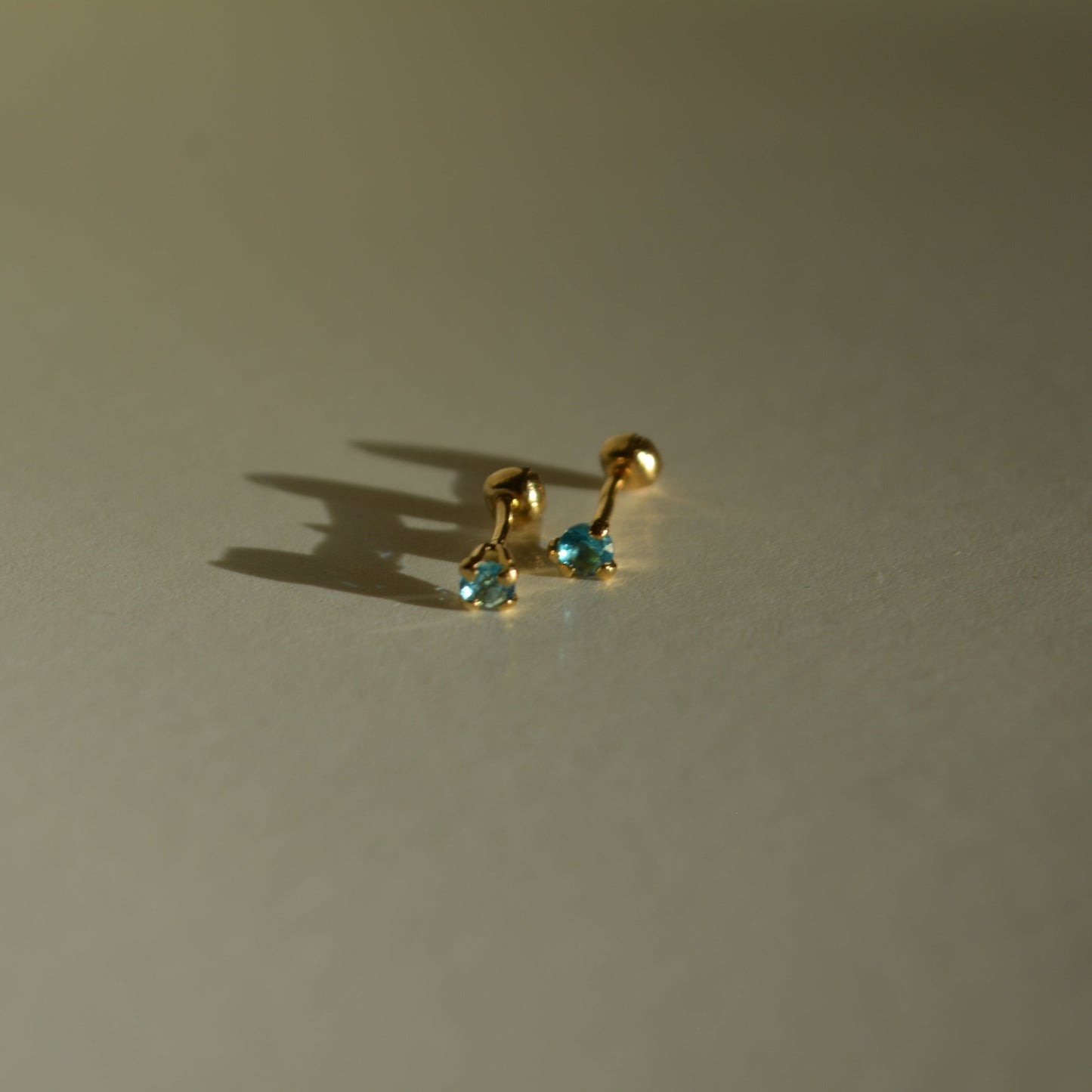 Blue | Mini studs oro laminado 18k