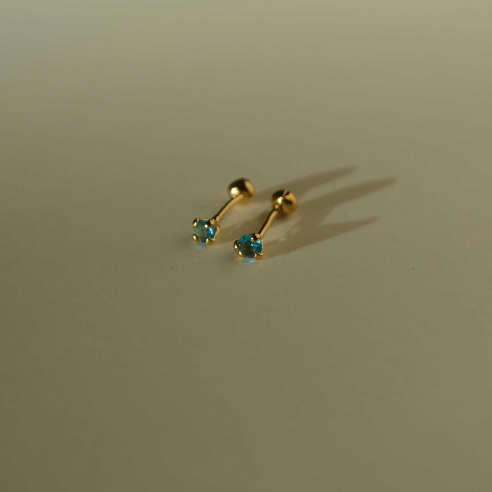 Blue | Mini studs oro laminado 18k