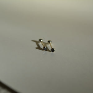 Black | Mini studs oro laminado 18k